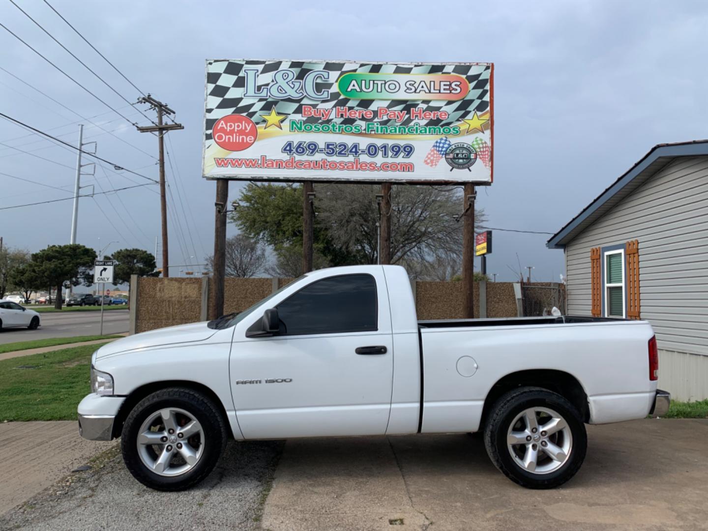 2004 White /Black Dodge Ram 1500 Laramie 2WD (1D7HA16N44J) with an 4.7L V8 SOHC 16V engine, Automatic transmission, located at 1830 North Belt Line Road, Irving, TX, 75061, (469) 524-0199, 32.834373, -96.993584 - Photo#0